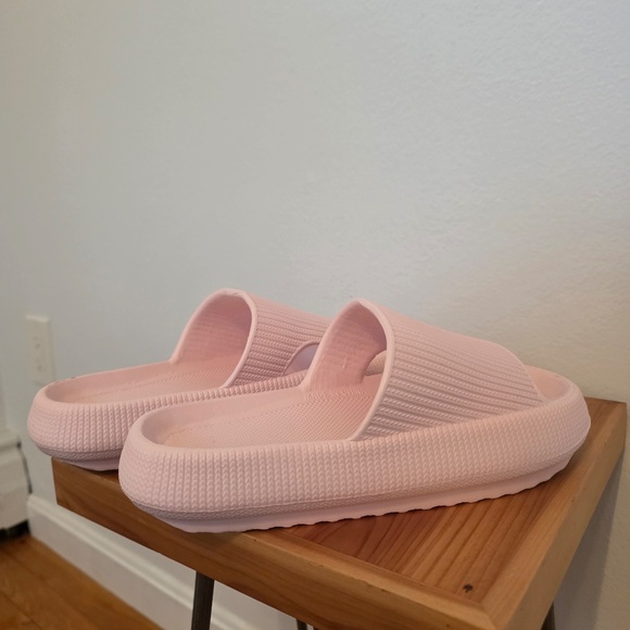 NWOT The Cloudies - Pink Original Slides - 7.5 (38-39) - Picture 3 of 7